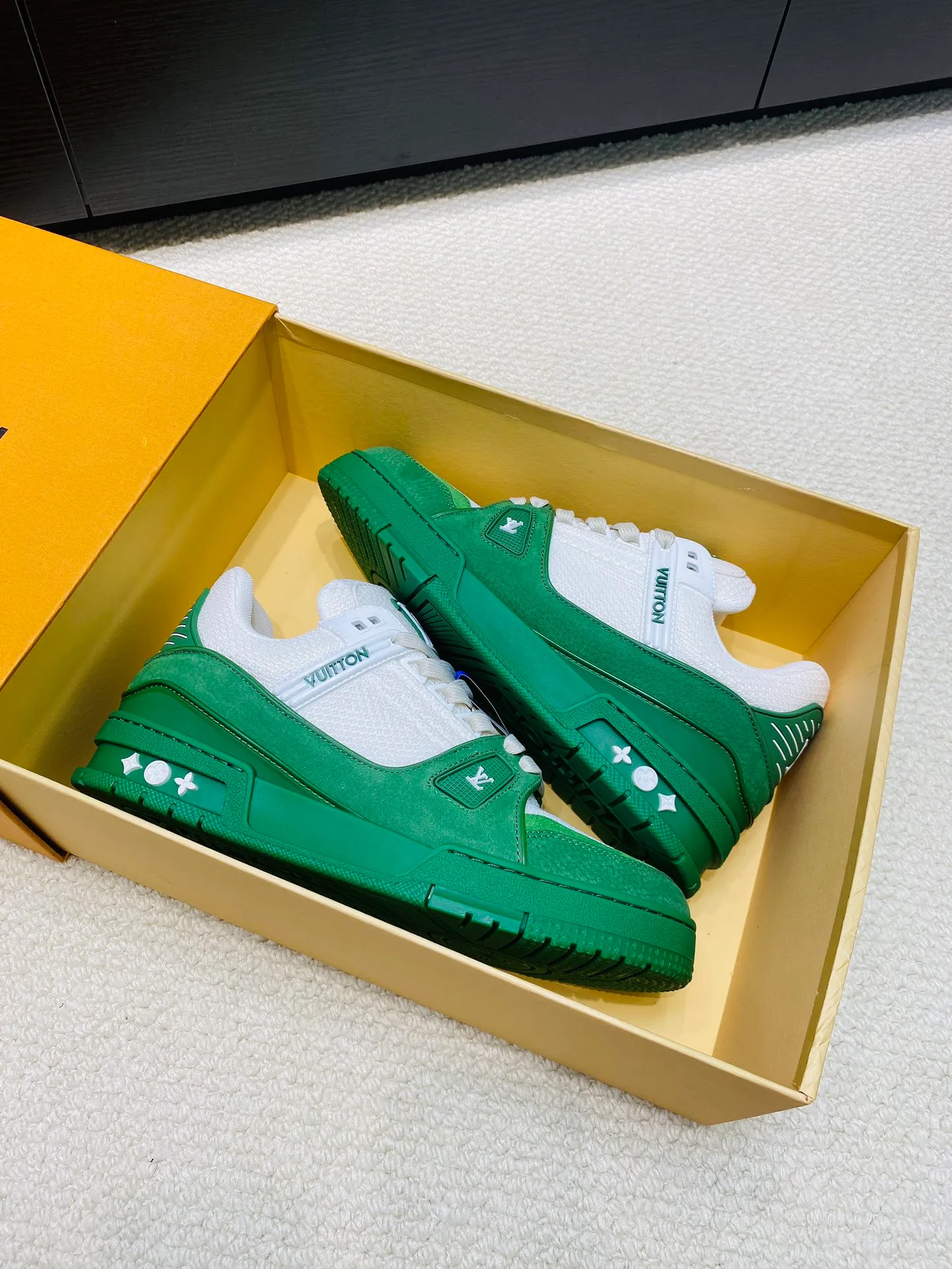 👟👟Ex-factory price 800👟👟 💰💰💰 Hot style 🆕🆕🆕𝙇𝙑 LV Louis Vuitton L House Donkey Brand Trainer Series Couple Style Casual Sports Shoes Skateboard Shoes Original Purchase Development Production Production This pair of LV Trainer sneakers are made of a blend of technical materials with waterproof properties. The meticulously crafted upper is notable for its many signature details, including Louis Vuitton and #54 in script, referencing the year 1854. Exquisite packaging at the delivery counter🛍📦 ▪️Fabrics: Original customized imported cowhide ▪️Inner lining: Original customized breathable mesh ▪️Outsole: Original open-molded non-slip TPU combination outsole ▪️Sole thickness: 3 cm ▪️Size: Women's 35-41 / Men's 38-46